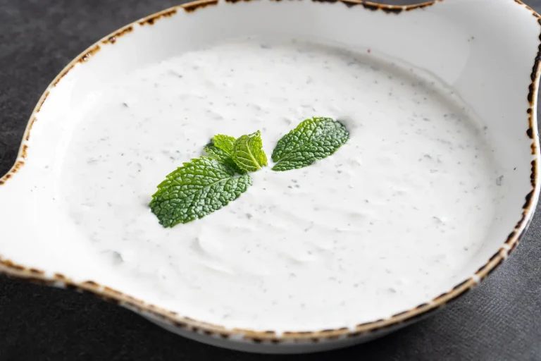Mast khiyar, yogurt with cucumber and mint